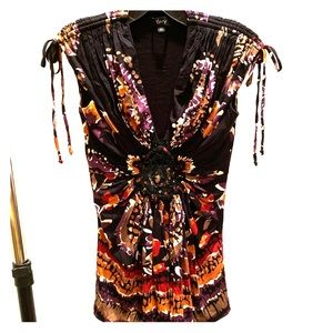 Gorgeous printed knit ruched top! Tied shoulders